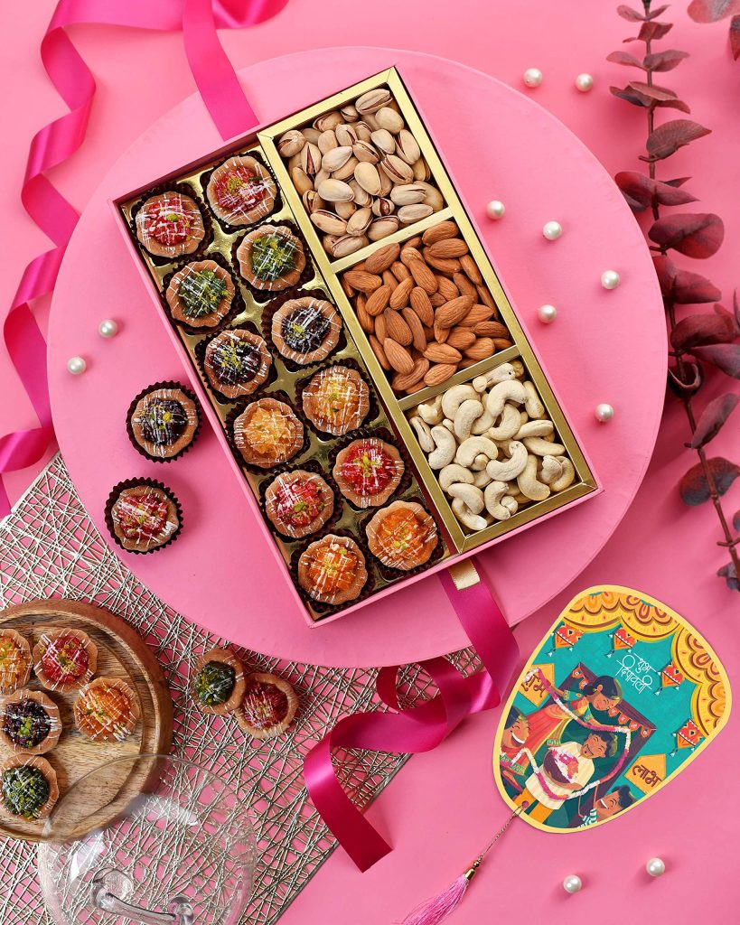 Giftrend Diwali Gift /Dry Fruit & Nut Gifts Box/Hamper With Ethnic Shubh  Labh Wall/Door Hanging,Decorative Wax Diyas For Diwali/Bhai  Dooj/Dhanteras/Corporate Gift/Business Promotion,850gm : Amazon.in: Grocery  & Gourmet Foods